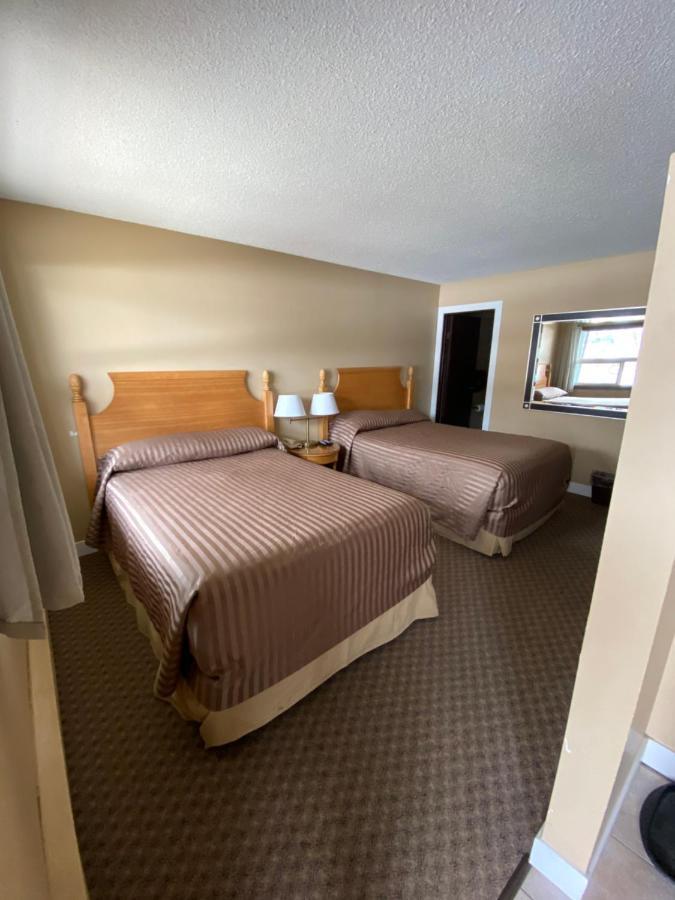 Twin Creeks Motel Lumby Exterior foto